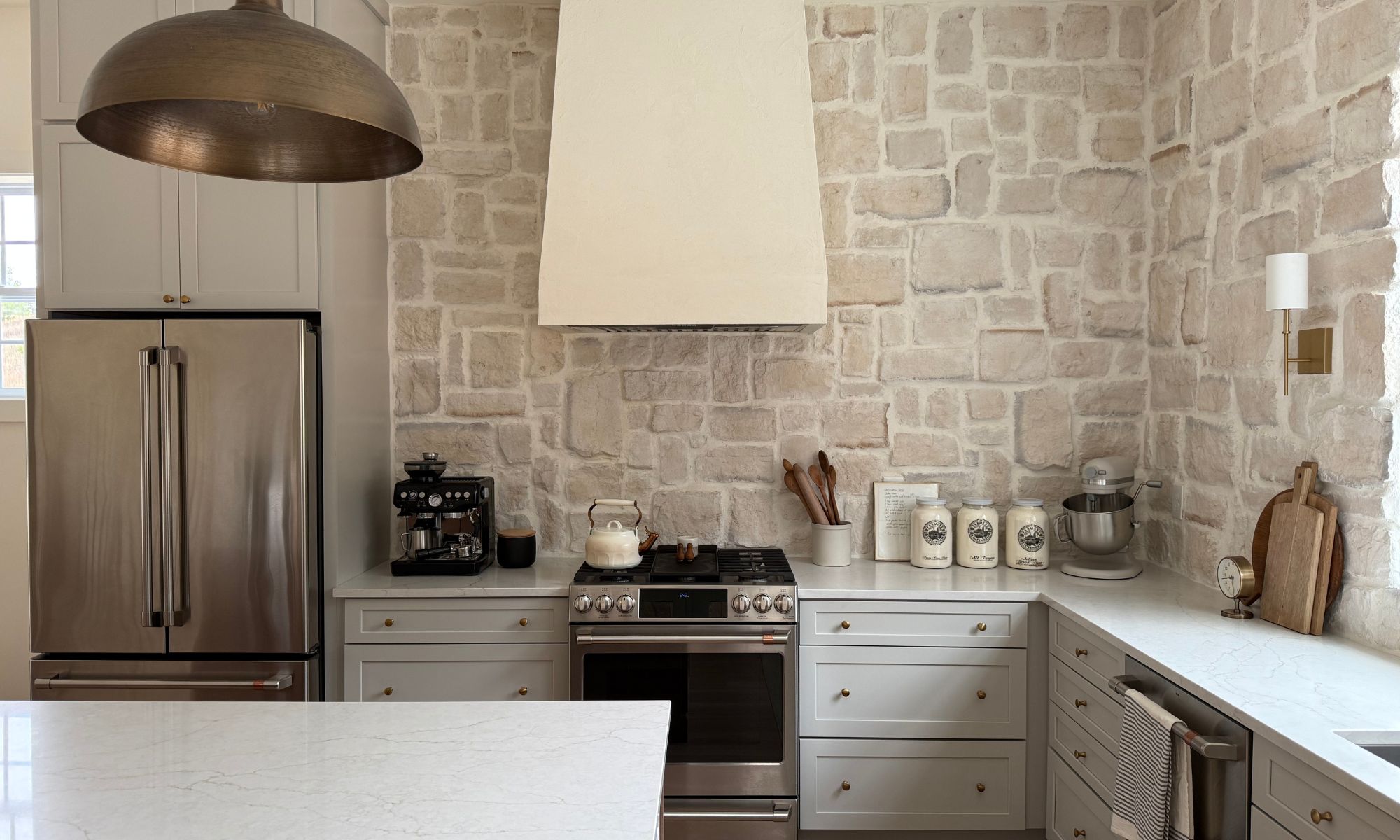 stone backsplash kitchen